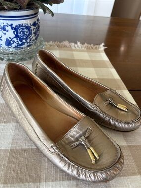 Stuart Weitzman Metallic Gold Leather Tassel Loafers size Women’s 8.5